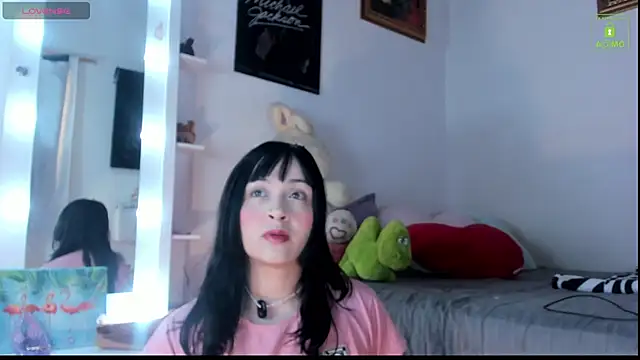 miaa-lee online show from November 20, 1:45 pm