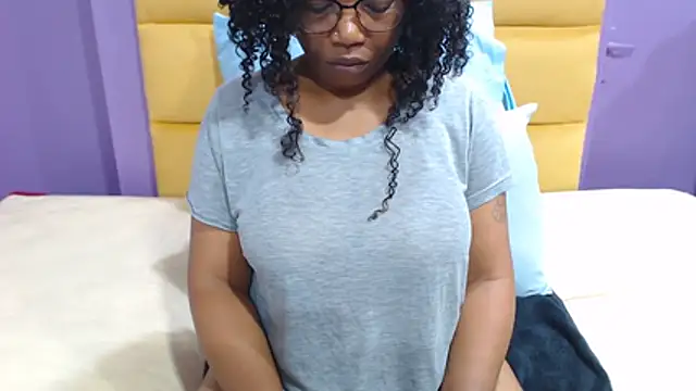 PeachAss4UU online show from March 19, 5:56 am