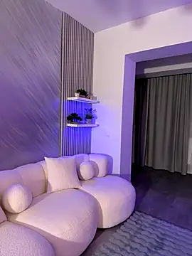 KirstieVegas online show from November 15, 6:42 pm