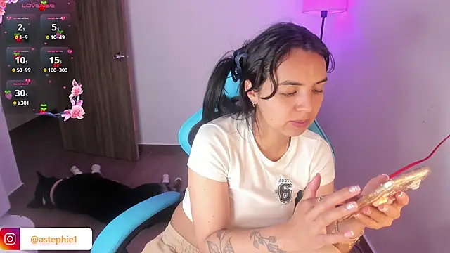 Emily Nicole online show from November 26, 6:53 pm