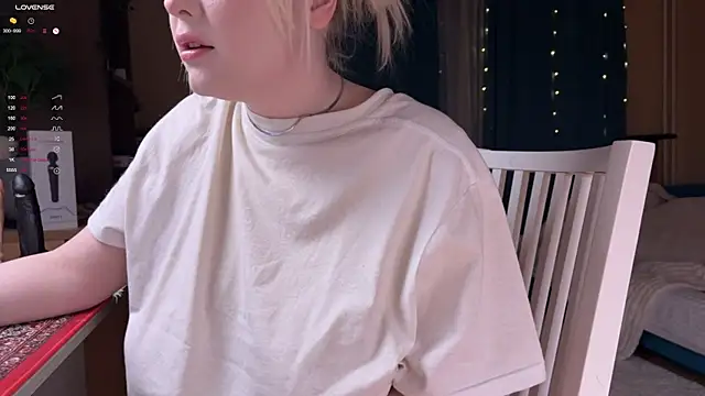 LisaLaas online show from February 28, 9:25 pm