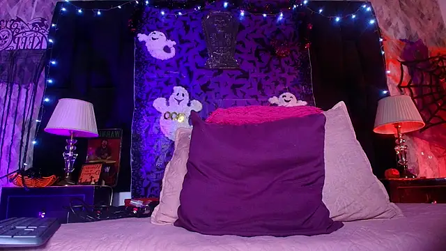 Snapshot of naomi_kyse chatting on October 11, 3:44 am naomi kyse online show from October 11, 3:44 am