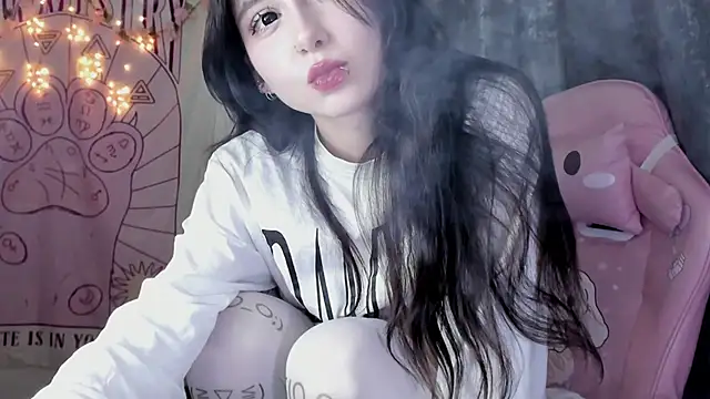 Snapshot of Holy420lolii chatting on October 23, 8:26 pm Holy420lolii online show from October 23, 8:26 pm