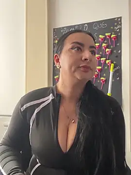 Abril Luv online show from September 17, 1:20 pm