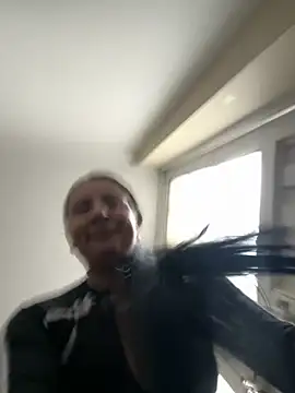 Abril Luv online show from November 19, 1:11 pm