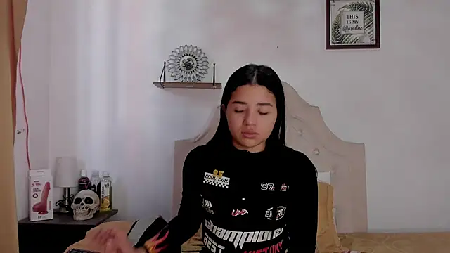 Snapshot of aliice_walker_ chatting on October 1, 12:43 pm aliice walker online show from October 1, 12:43 pm