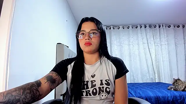 Snapshot of aliice_walker_ chatting on October 12, 4:37 am aliice walker online show from October 12, 4:37 am