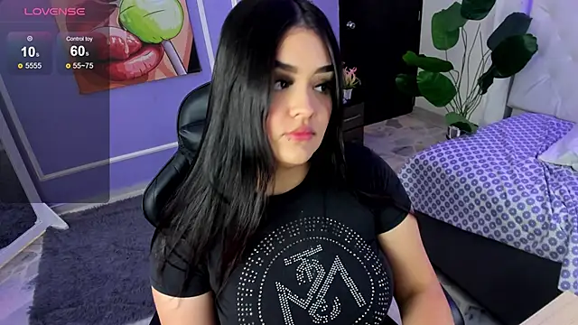 martinasaez online show from December 5, 9:05 pm