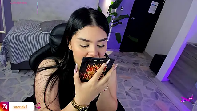 Snapshot of martinasaez chatting on October 3, 9:53 pm martinasaez online show from October 3, 9:53 pm