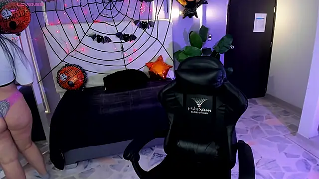 Snapshot of martinasaez chatting on October 8, 8:24 pm martinasaez online show from October 8, 8:24 pm