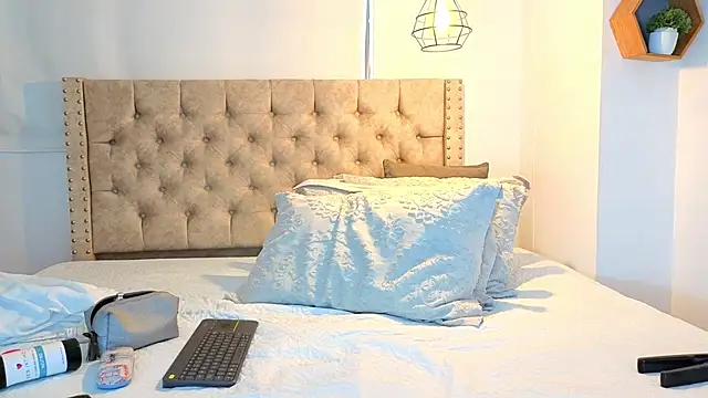 KeryHillson online show from November 20, 12:17 pm