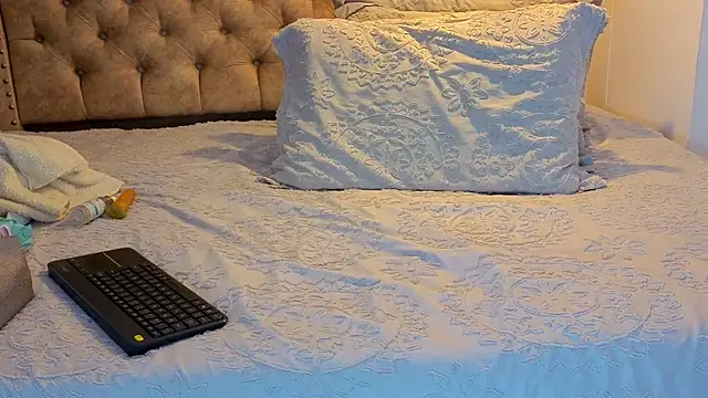 KeryHillson online show from November 22, 12:52 pm