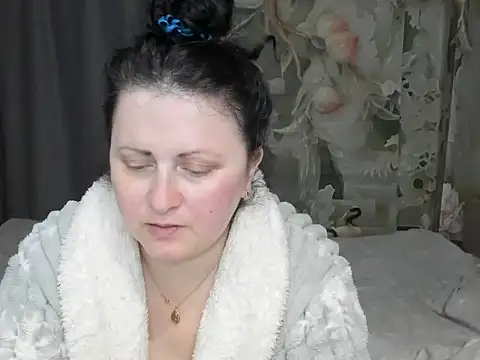 Lillian2 online show from April 21, 9:38 am