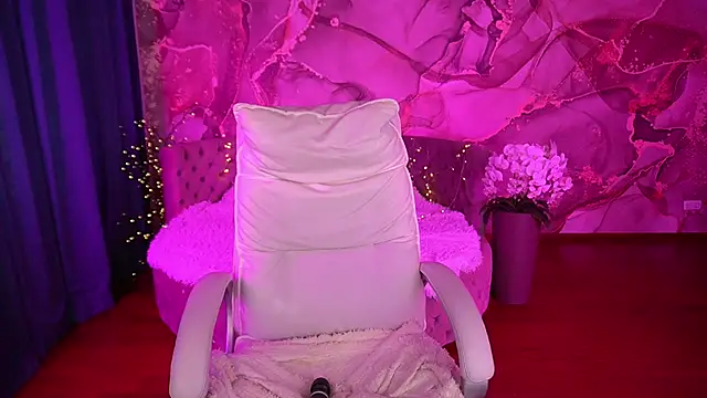 Snapshot of Daenerys_Daenn chatting on September 15, 7:27 am Daenerys Daenn online show from September 15, 7:27 am