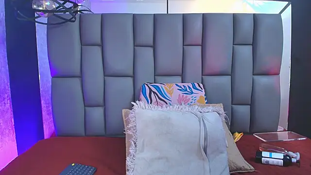 Snapshot of _MiaBrown_ chatting on September 11, 12:05 pm MiaBrown online show from September 11, 12:05 pm