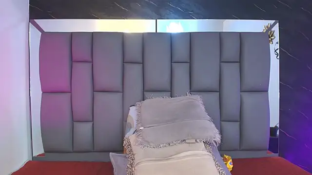  MiaBrown  online show from January 14, 12:10 pm