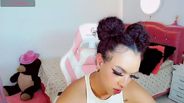Snapshot of Tanedra_collings chatting on October 19, 5:09 am Tanedra collings online show from October 19, 5:09 am