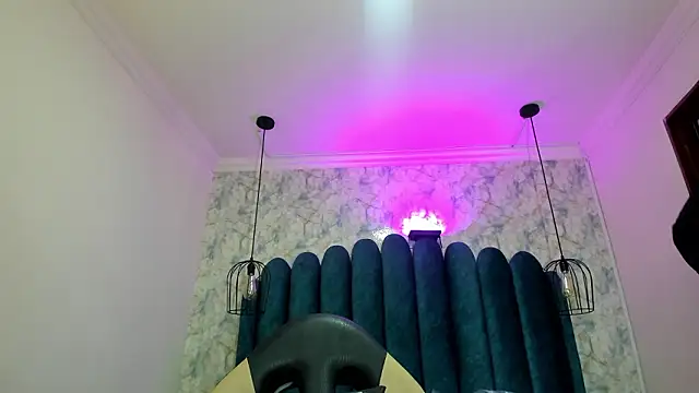 nalalye cruzz  online show from February 19, 2:33 am