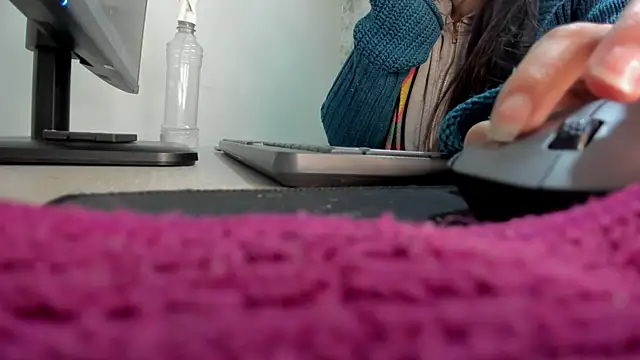 nalalye cruzz  online show from November 12, 3:04 am