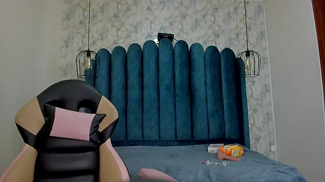 nalalye cruzz  online show from November 3, 2:37 am