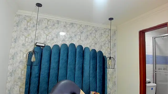 nalalye cruzz  online show from March 19, 2:27 am