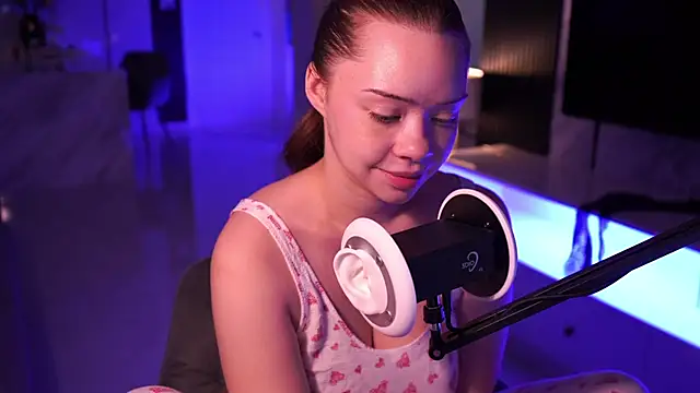 VixenMia online show from December 1, 5:11 am