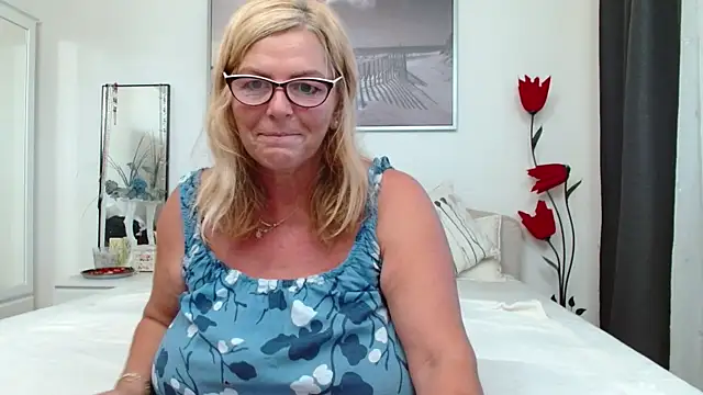 YulliaMilf online show from September 22, 5:50 am