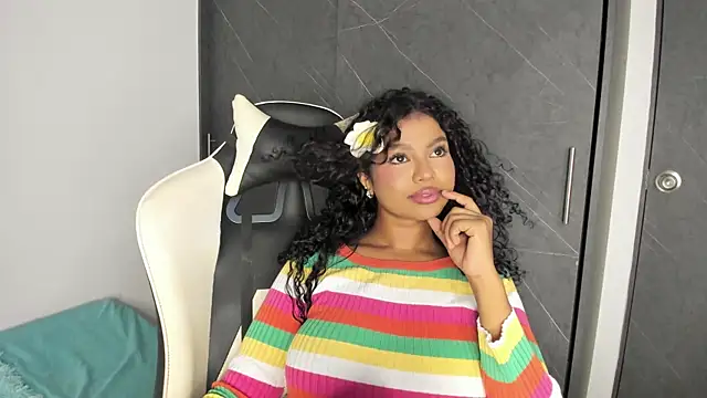 chloe ebony  online show from January 12, 11:43 pm