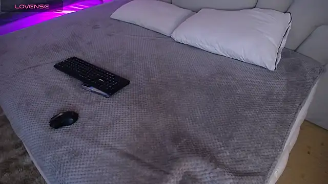 Miss Loise online show from November 27, 3:20 am