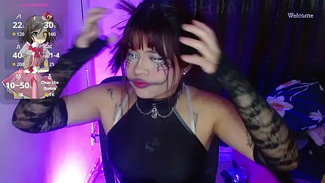 Snapshot of violetagrey_ chatting on October 6, 11:05 am violetagrey online show from October 6, 11:05 am