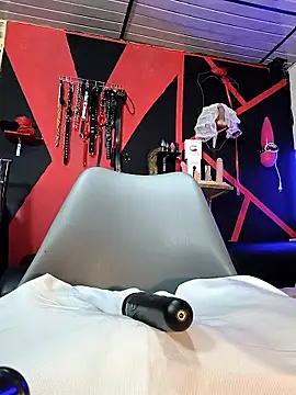 mal x online show from September 30, 2:01 pm