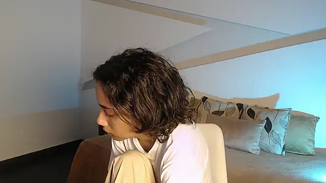 hot little bunny online show from October 3, 9:20 pm