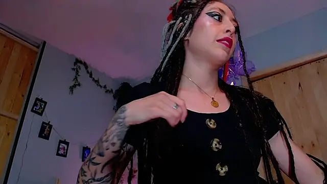 VickyJackson  online show from December 4, 5:57 pm