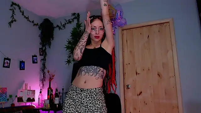 VickyJackson  online show from November 21, 8:22 pm