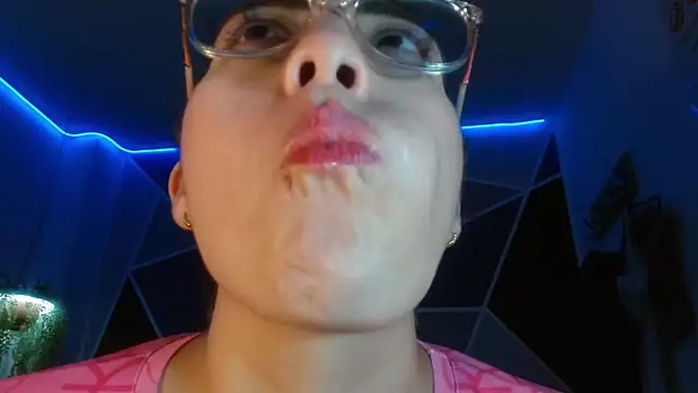 DaMikaela  online show from September 22, 6:50 pm