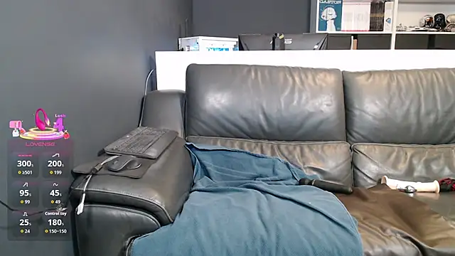 Lili-Bertine online show from December 1, 4:09 pm