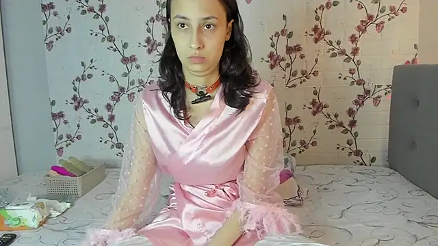 Snapshot of Alisagold90 chatting on October 15, 9:12 am Alisagold90 online show from October 15, 9:12 am