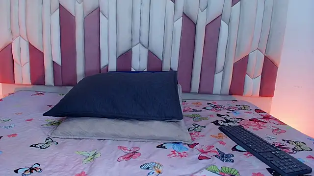 Snapshot of lucyy_gray chatting on September 20, 3:27 am lucyy gray online show from September 20, 3:27 am