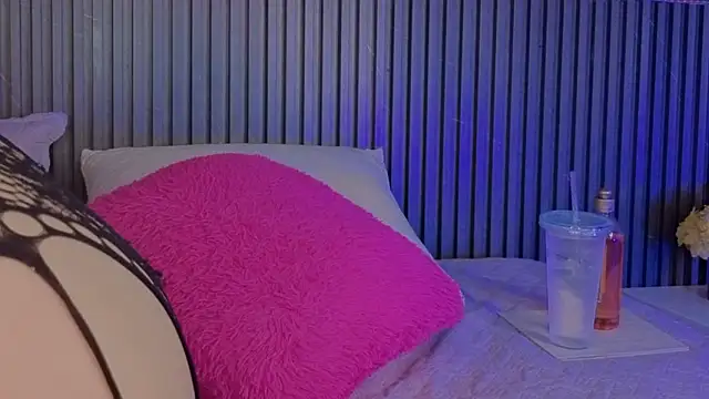 IbethMoon online show from March 2, 6:58 pm