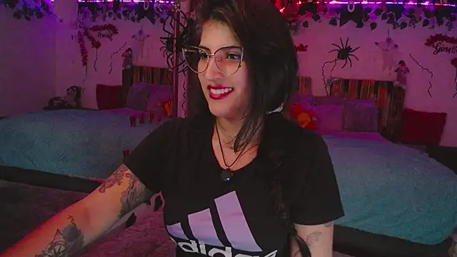 Snapshot of azahar__ziiz chatting on October 21, 1:31 am azahar ziiz online show from October 21, 1:31 am