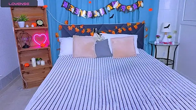 LucieHells online show from October 31, 1:29 am