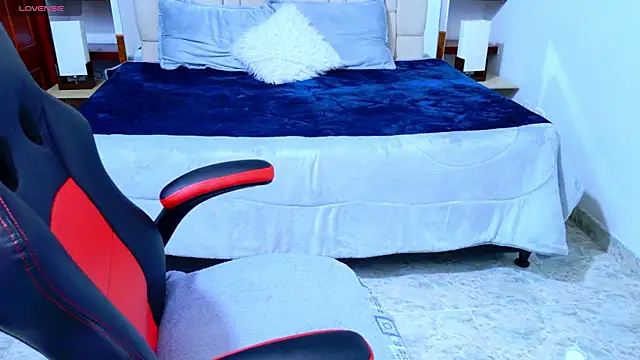 laureentt  online show from November 19, 3:28 am