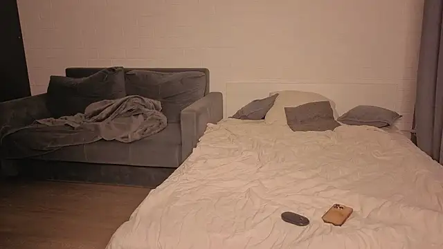 Ashley-Urban online show from February 18, 3:49 am