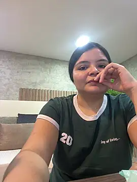 IsabellaAllen online show from April 12, 7:27 pm