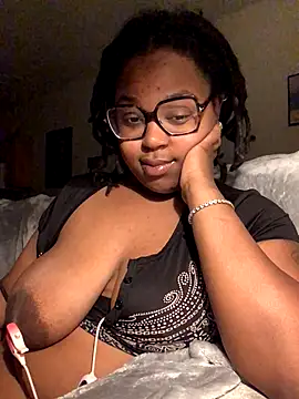 SweetHoneyBunz online show from November 29, 6:06 am