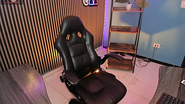 emily roberts1 online show from November 22, 4:26 am