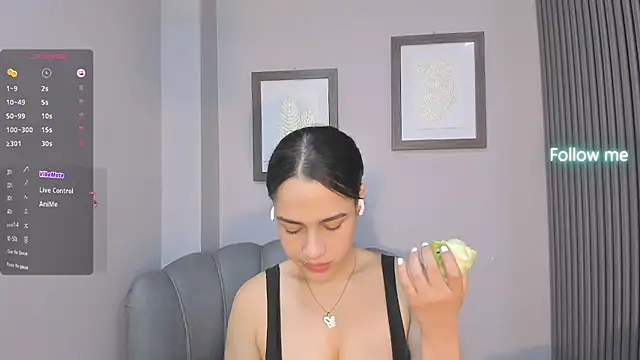 emily roberts1 online show from September 28, 5:14 am