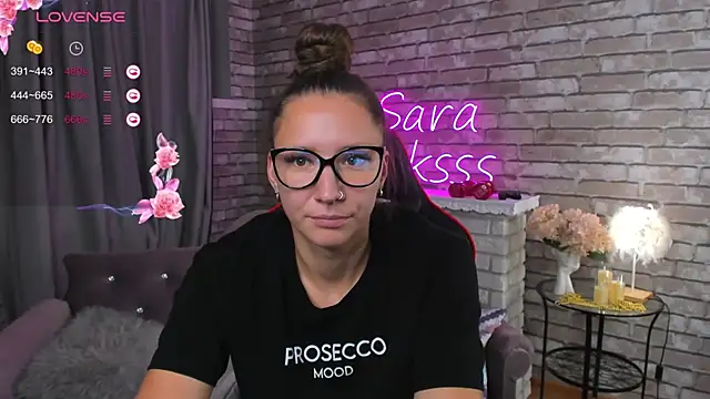 Snapshot of SarahCoksss chatting on October 2, 1:21 am SarahCoksss online show from October 2, 1:21 am