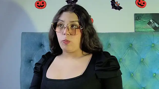 Paola Lyon  online show from October 8, 6:34 pm