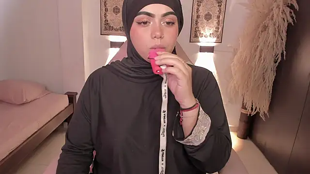 shayla 18 online show from April 16, 8:08 pm